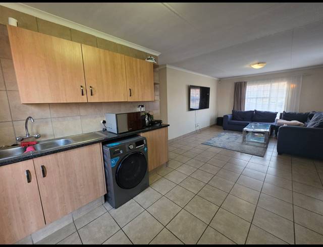 3 BEDROOM FREESTANDING FOR SALE IN THATCH HILL ESTATE